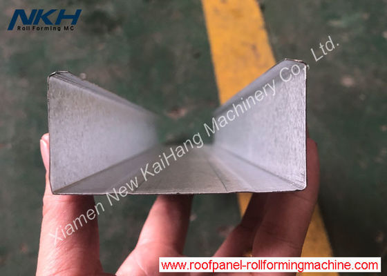 Thickness 0.4mm-0.6mm Roof Tile Roll Former Glazed Tile Forming Machine
